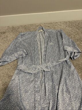 Gilly Hicks Robe